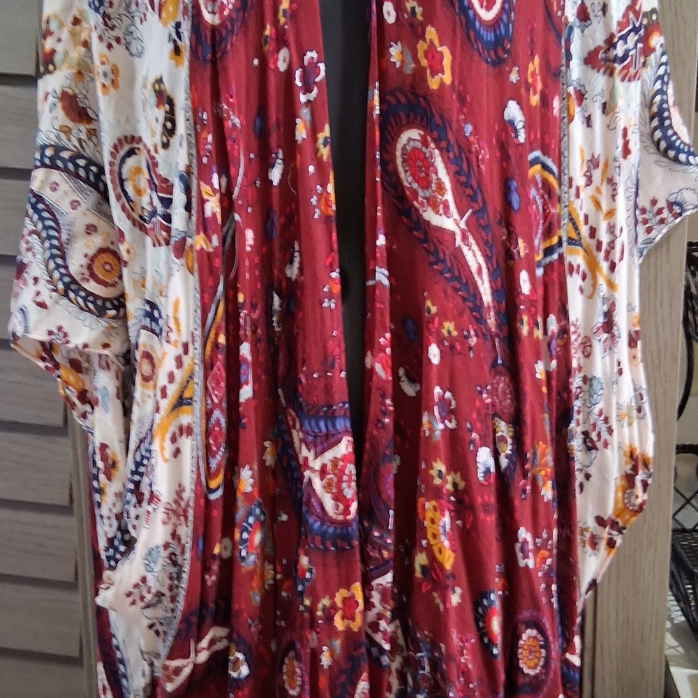 American Eagle Outfitters Paisley Kimono in Red and Cream